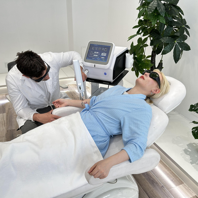 OEM ODM Q Switch ND Yag Laser Machine 2000mj ماشین لیزر پوست کردن کربن